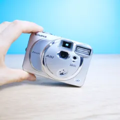 完動品❁ FinePix A202 FUJIFILM ファインピクス 富士フイルム コンデジ 平成デジカメ 動作確認済み 単3電池式 乾電池式 シルバー H467のサムネイル