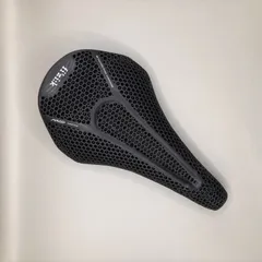 【新品・外装傷あり】fi’zi:k VENTO ARGO R3 ADAPTIVE サドル 140㎜のサムネイル