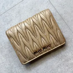MIU MIU ミュウミュウ マテラッセ 二つ折り財布 ロゴ金具 ゴールド レザー コンパクトウォレット 5mv204のサムネイル