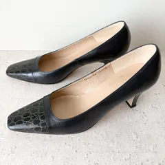 【極美品】アキラ オーサキ エレガンス Akira Osaki Elegance ブティックオーサキ パンプス ポインテッドトゥ ブラック レザー 本革 クロコ型押し 切り替え スクエアトゥ 日本製 高級 上品 綺麗め ビジネス フォーマル オフィス 結婚式のサムネイル