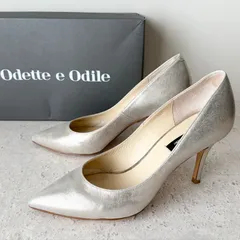 【極美品】オデット エ オディール Odette e Odile パンプス シルバー メタリック レザー 本革 ポインテッドトゥ プレーン ミドルヒール ピンヒール 日本製 ハイヒール シューズ 靴 ビジネス フォーマル 結婚式 パーティーのサムネイル