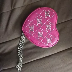 JUICY COUTURE ジューシークチュール ホットピンク チェーン ハート財布 新品のサムネイル
