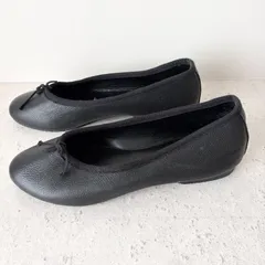 【極美品】クラウン CROWN パンプス ブラック ゴールド レザー リボン ラウンドトゥ ローヒール レディース シンプル クラシカル トラッド きれいめ バレエシューズ フラットシューズ フラットパンプス レザーパンプス 本革のサムネイル