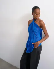 トップショップ レディース トップス シャツ プリーツ ホルター Topshop knot halter top with pleated fabric in cobalt コバルトのサムネイル