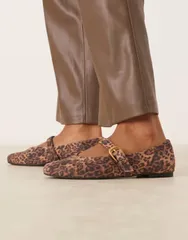 エイソス レディース シューズ パンプス ASOS DESIGN Wide Fit Leah mary jane ballet flats in leopard アニマルのサムネイル