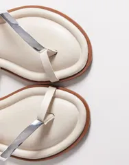 エイソス レディース シューズ サンダル ASOS DESIGN Florence toe loop strappy sandals Offwhite オフホワイトのサムネイル