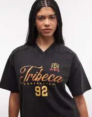 エイソス レディース トップス Tシャツ Vネック ASOS DESIGN v neck Tshirt with tribeca soccer washed charcoal チャコールのサムネイル