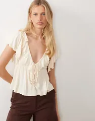 エイソス レディース トップス シャツ フリル ASOS DESIGN crinkle plunge ruffle flutter sleeve top in ecru エクリュのサムネイル