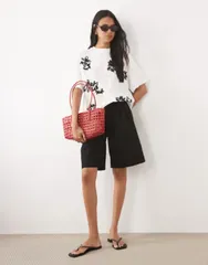 エイソス レディース トップス Tシャツ フラワー柄 フラワー ASOS DESIGN boxy Tshirt with cornelli floral detail MONO ホワイトのサムネイル