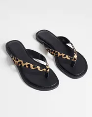 エイソス レディース シューズ サンダル レザー ASOS DESIGN Fenna premium leather flip flops in leopard hair on realeatherのサムネイル