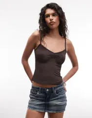 モンキ レディース トップス Tシャツ Vネック Monki vneck cami top in chocolate Brown ブラウンのサムネイル