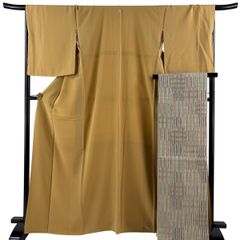 美品】 男着物 身丈139.5cm 裄丈66cm M 薄物 紬 紺色 麻 名品 【中古