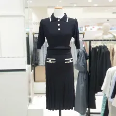 オンアンドオン(ON&ON) KARA（カラ） ボタンネック バイカラー ニットONE PIECE 55のサムネイル