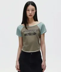 (新品タグ付き) マハグリッド オフショルダー カーキ Tシャツのサムネイル