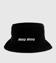 Sタグ付き新品正規品ミュウミュウ miu miu ロゴツアーベルベットバケットハット帽子キャップ冬のサムネイル