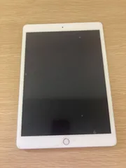 +【初期化・通電動作確認済み】iPad　シルバー　【電化製品1】【8】のサムネイル