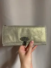 JUICY COUTURE ジューシークチュール GOLD ゴールド 長財布のサムネイル