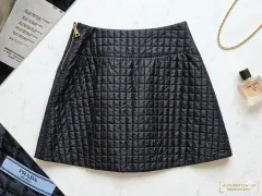 正規品 PRADA ジャパン ライン シグネチャー キルティングスカート (42)のサムネイル