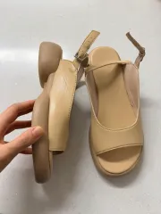 ベージュ色 サンダル 245のサムネイル