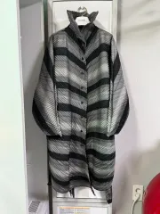 ISSEY MIYAKE コートのサムネイル