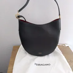 【極美品】SalvatoreFerragamo ホーボーバッグ ブラック フェラガモのサムネイル