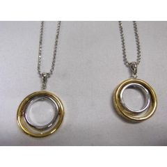 배송비 무료 ・新品 男女ペアーネックレス シルバー色 化粧箱入りプレゼントに最適