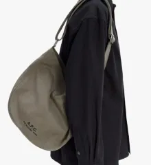 (新品60%OFF) A.P.C. アー・ペー・セー 正規品 ユニセックス ジャーナル ショルダーバッグ カーキのサムネイル