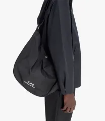 (新品60%OFF) A.P.C. アーペーセー 正規品 ユニセックス ジャーナル ショルダーバッグ ブラックのサムネイル