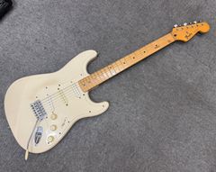 Stratocaster with Alnico 2 & 3 pickups - メルカリ