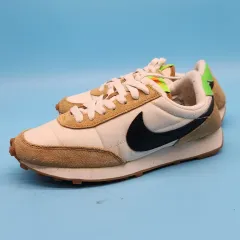 NIKE デイブレイク ベージュ ブラック レディース スニーカー 225のサムネイル