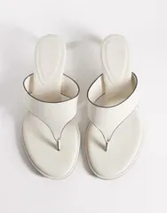 エイソス レディース シューズ サンダル ヒール ASOS DESIGN Horizon chunky flip flop kitten heel sandals Offwhite オフホワイトのサムネイル