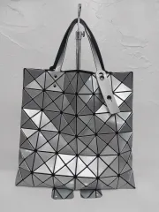 BAO BAO ISSEY MIYAKE バオバオイッセイミヤケ ルーセント トートバッグ シルバーのサムネイル