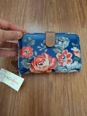 Cathkidston(キャスキッドソン) フラワー 中財布 新品のサムネイル