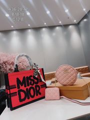 [오늘 특가] TOP New 2025 고품질 3 점 세트 - Dior 토트 백 + Chanel 라운드 가방 + 지갑 오늘 한정 특별 할인! [오늘 특가 | 신품 미사용품]