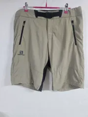 SALOMON ハーフパンツ ベージュ 33 35のサムネイル