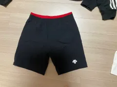 デサントのブラック トレーナー ハーフパンツのサムネイル