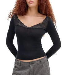 アーバンアウトフィッターズ レディース トップス シャツ レース BDG Urban Outfitters Lydia Lace Trimmed Long Sleeve Top Black ブラックのサムネイル
