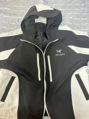 ARC'TERYX アークテリクス ウィンドブレーカー ジャケット ブラック/白のサムネイル