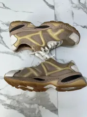 プーマ X Alexander McQueen ベージュ トレーナー スニーカーのサムネイル