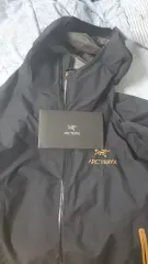 ARC'TERYX × BEAMS ZETA SL ジャケット ブラック/GOLDのサムネイル