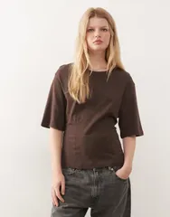 モンキ レディース トップス Tシャツ ウエストマーク Monki tshirt with cinched waist Chocolate brown ブラウンのサムネイル