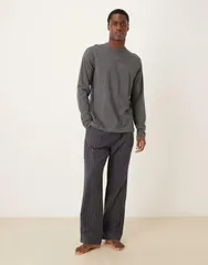 カルバンクライン メンズ ボトムス カジュアルパンツ Calvin Klein long sleeve top and pants pajama set in charcoal チャコールのサムネイル