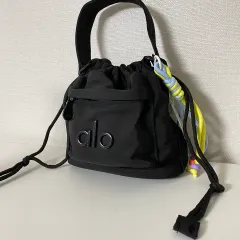 アロー エンブレム バケットバッグ ブラックのサムネイル