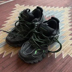 バレンシアガ トラック スニーカー Fluoro Green 41のサムネイル