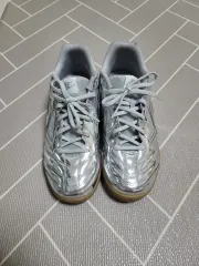 NIKE ナイキ ガトー LV8 メタリック シルバー スニーカー 235のサムネイル