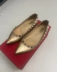 ヴァレンティノ ロックスタッズ GOLD バレリーナ フラット シューズ35のサムネイル