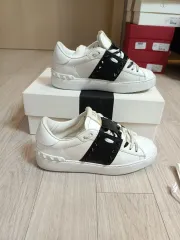 正規品 valentino ヴァレンティノ ロックスタッズ アンタイトル フルセット 225 235のサムネイル