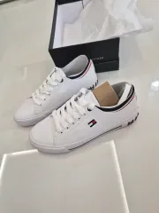 Tommy Hilfiger トミーヒルフィガー 白 レディース スニーカー (新品)のサムネイル