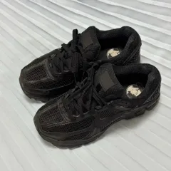 230サイズ NIKE ズーム ボメロ5 SP ブラック BV1358-003のサムネイル