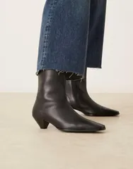 エイソス レディース シューズ ブーツ・レインブーツ アンクル ブーツ レザー ヒール ASOS DESIGN Rhodes leather chisel toe heeled ankle bootsのサムネイル